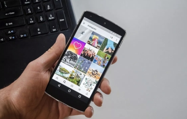 how to use Instagram for business - instagram open on the phone in hand - borzo delivery
