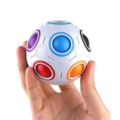 how to sell products online - ball with coloured balls inside - borzo delivery